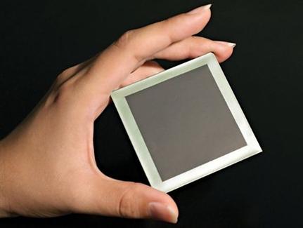 Το σύστημα βασίζεται σε μεμβράνες ανταλλαγής ιόντων,όπως αυτή στην εικόνα, στις οποίες το υδρογόνο αντιδρά με οξυγόνο και σχηματίζει νερό  