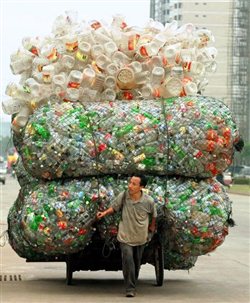 Τα πλαστικά του μέλλοντος θα μπορούσαν να παράγονται από άχυρο (Φωτογραφία: Associated Press)