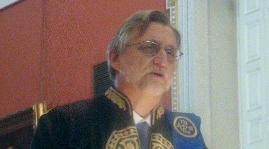 Ο Δρ Θεοχαρίδης κατά την αναγόρευσή του σε επίτιμο διδάκτορα του ΕΚΠΑ, το 2011