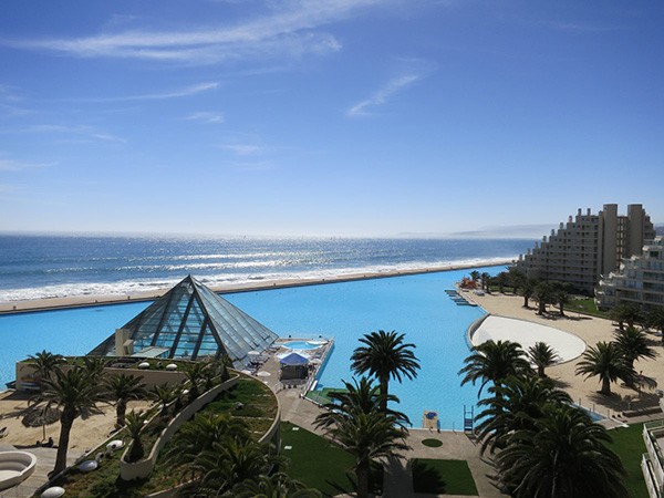 Η μεγαλύτερη πισίνα του κόσμου στη Χιλή, που μπορείς να την γυρίσεις όλη με καραβάκι
