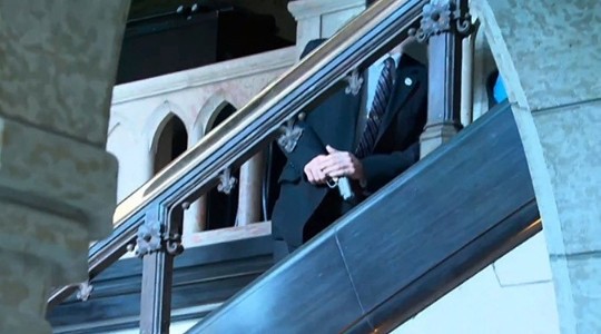 Στο σημείο έσπευσαν δεκάδες αστυνομικοί