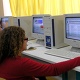 ...στην ευκολία της αναζήτησης πηγών με το κατάλληλο περιεχόμενο στο Διαδίκτυο, που καταργεί από την ίδια τη φύση του κάθε χωρικό και χρονικό περιορισμό.